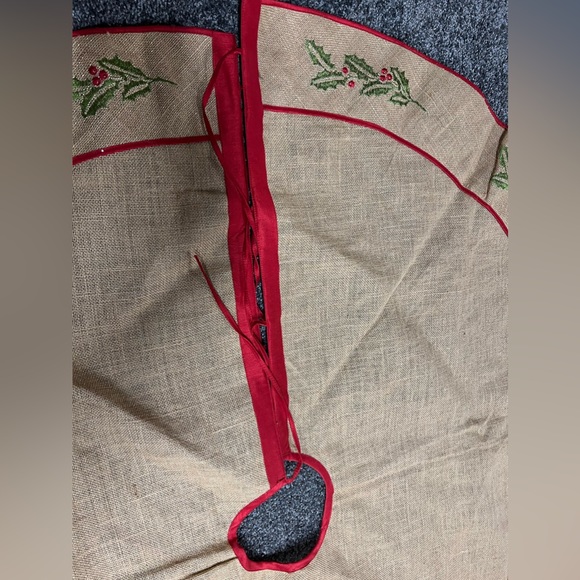 Burlap Christmas Tree Skirt - Picture 3 of 3